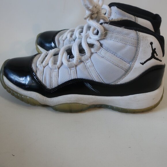 Boys Nike Air Jordan 11 Retro Concord Blk, Wht 378038-100 High Top Sneakers 5.5Y - Picture 3 of 7
